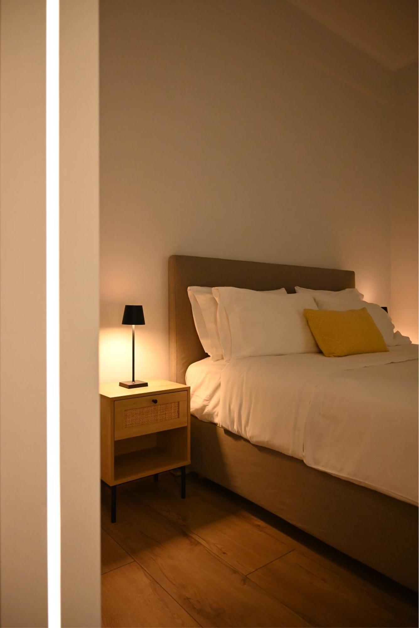 Minimal Apartment On The Shadow Of The Acropolis Athens Exterior photo
